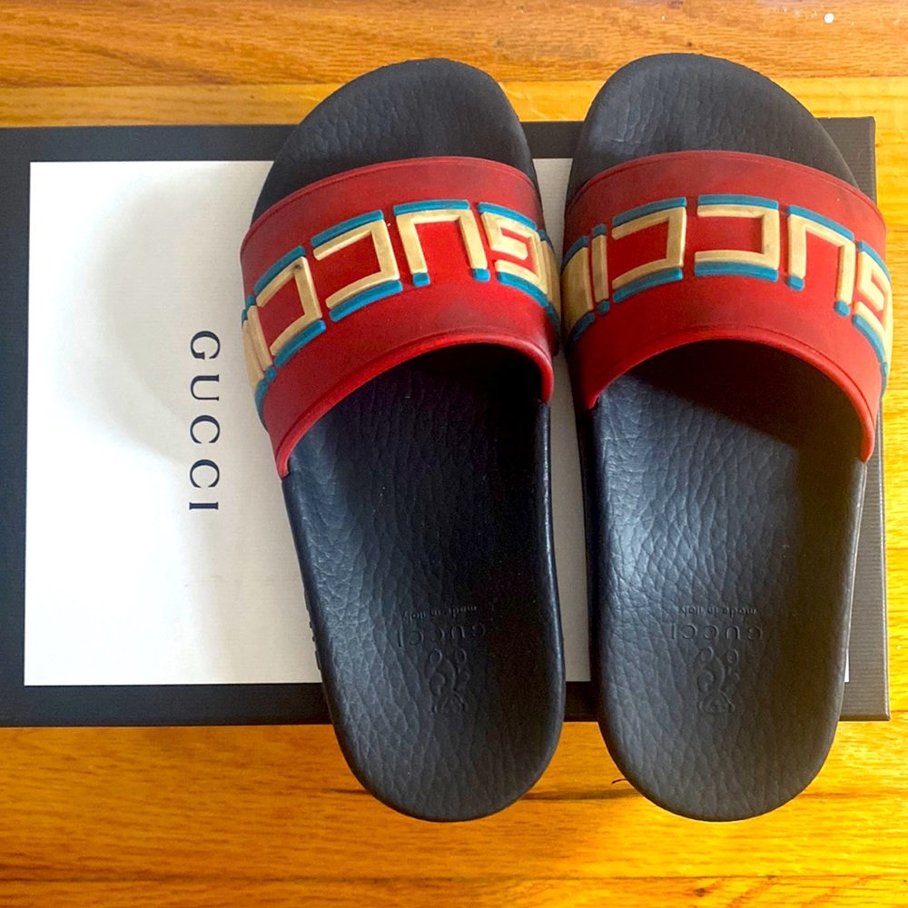 Gucchi children’s flip flops✨